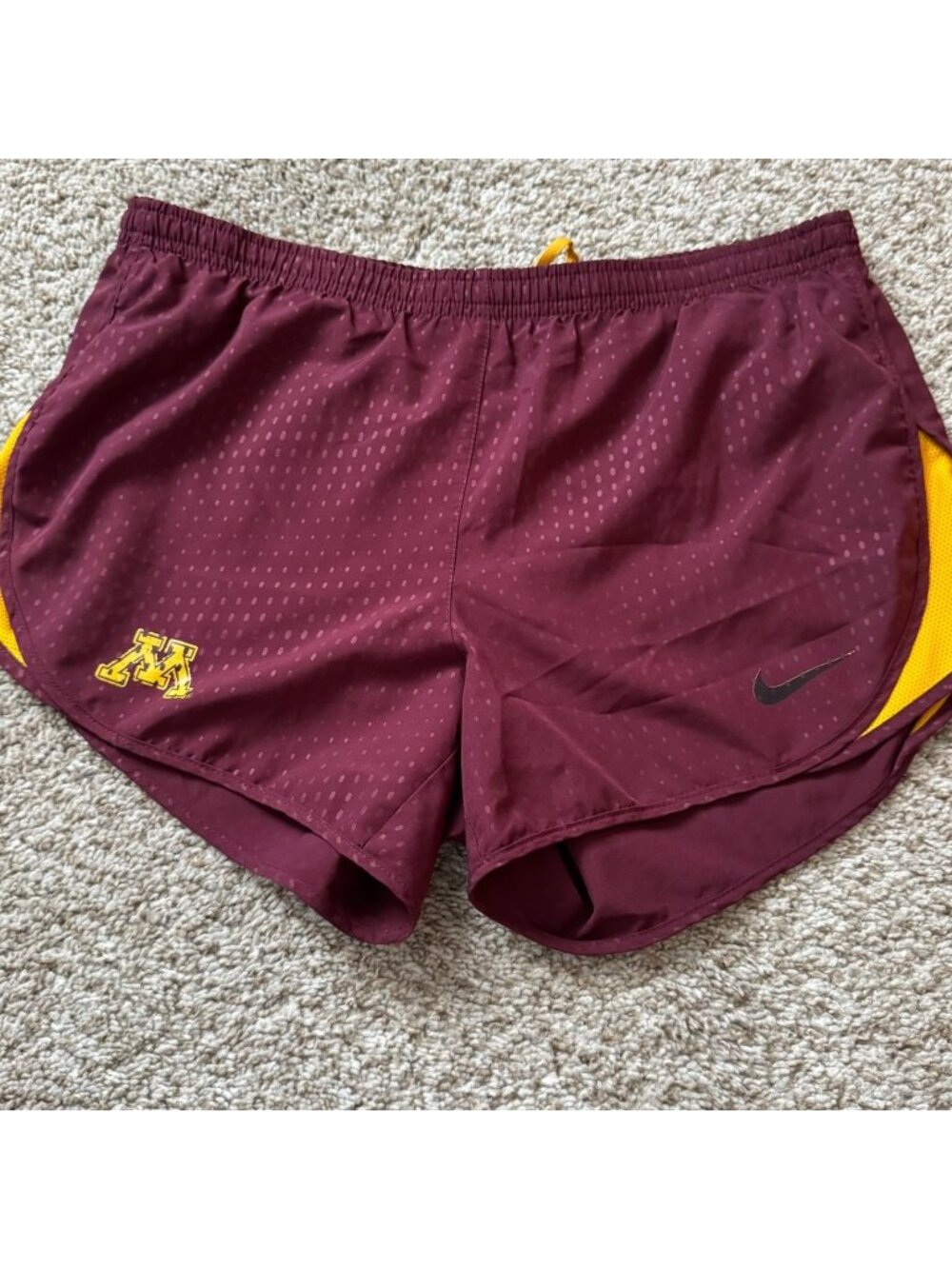University of Minnesota Gophers Women's S Nike Dri-FIT Small Maroon Gold Running
